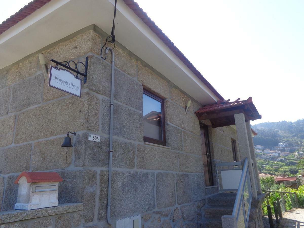 Bernardes House Guest House Castelo de Paiva Bagian luar foto