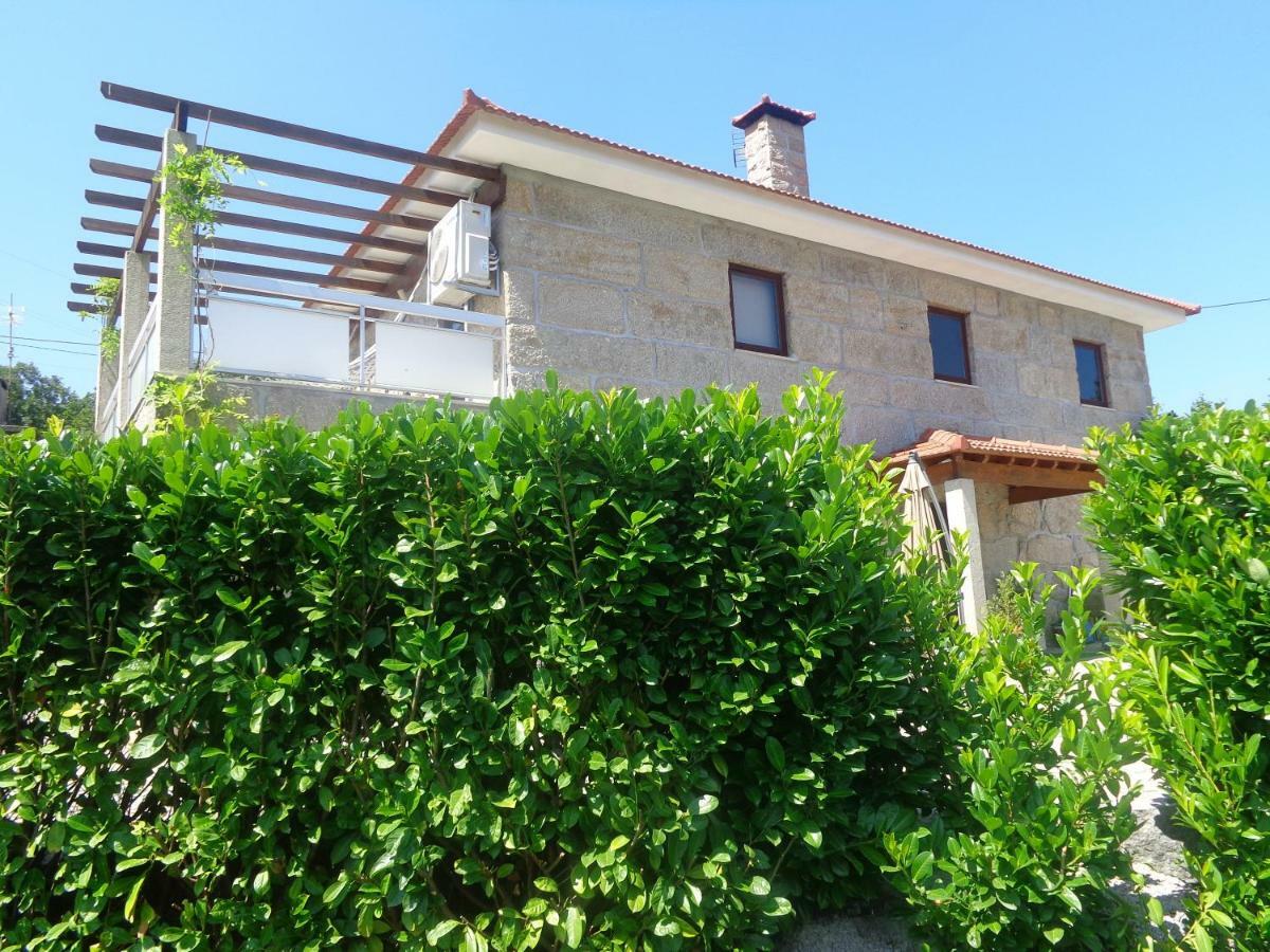 Bernardes House Guest House Castelo de Paiva Bagian luar foto