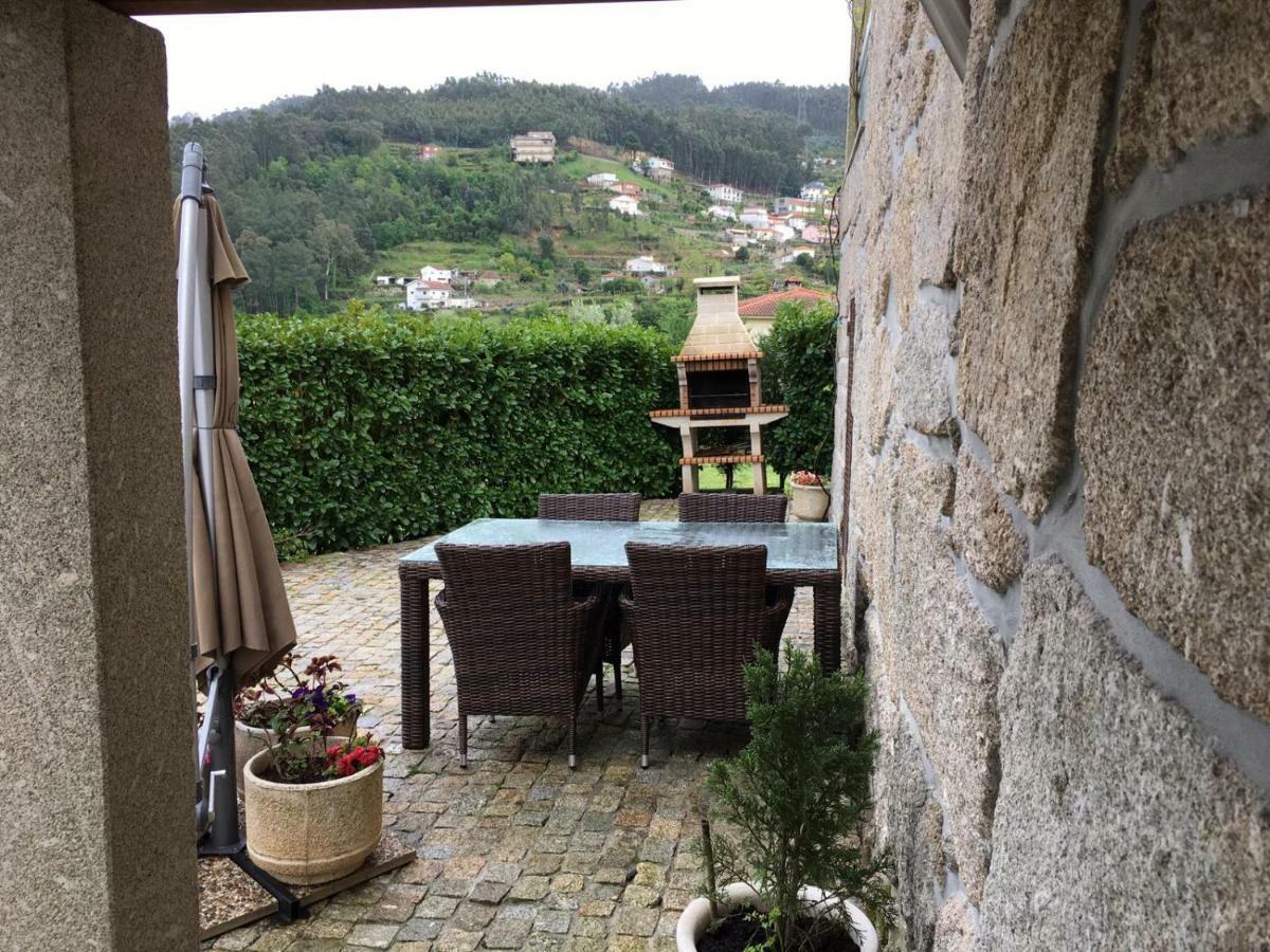 Bernardes House Guest House Castelo de Paiva Bagian luar foto